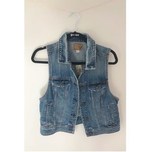 •A&E• medium wash denim vest